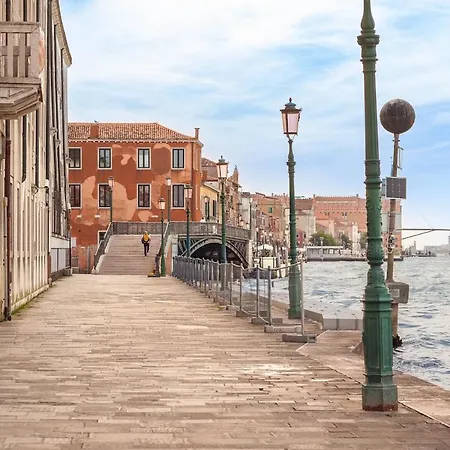 Apartment Giudecca Retreat - Modern Duplex In Venedig
