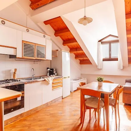 Giudecca Retreat - Modern Duplex In Apartment